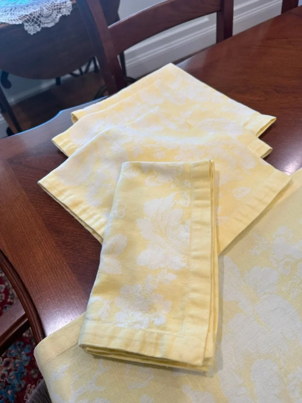 Williams-Sonoma Floral Jacquard Dining Table Runner and Napkins